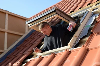 Pose de fenêtres de toit Velux à Feugères